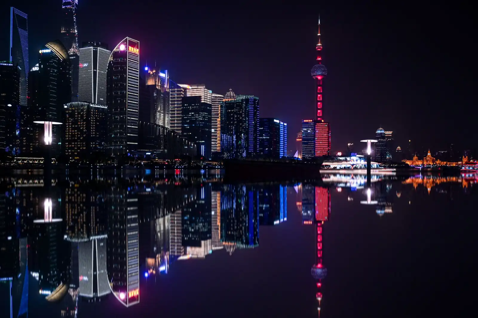 工业现场长距离通信难题：信号中继器与隔离技术应用解析